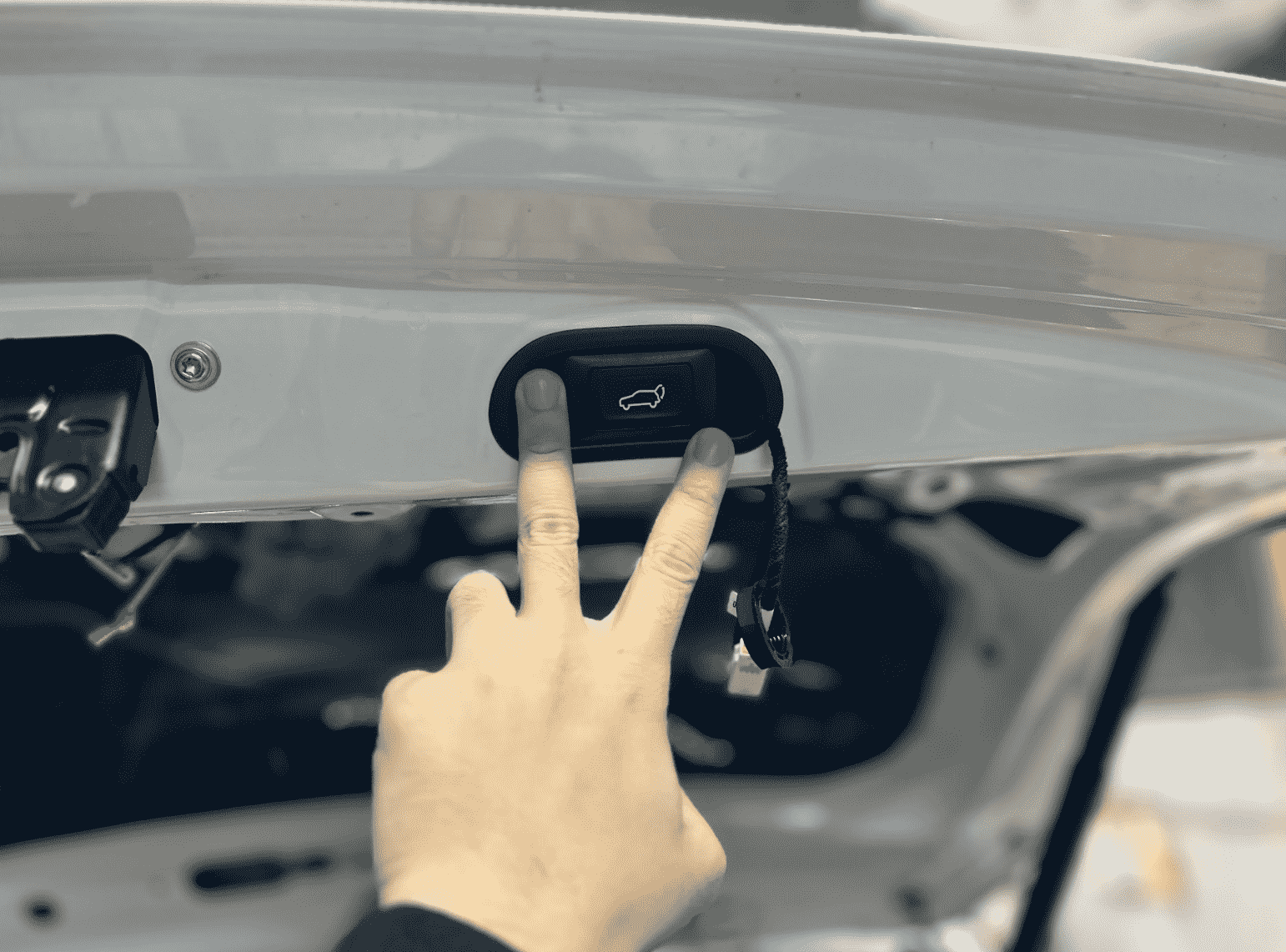 Xevaban.com ở 214 Giải Ph&oacute;ng l&agrave; đơn vị chuy&ecirc;n cung cấp phụ kiện oto, đồ chơi oto, phụ t&ugrave;ng oto, phụ kiện haval jolion, đồ chơi haval jolion,&nbsp;xevaban, 214 giải ph&oacute;ng, cốp điện haval jolion, độ cốp điện haval jolion, cốp tự động haval jolion.